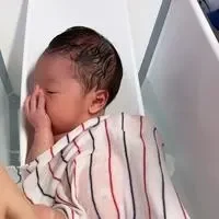 一半惦念一半心疼，失独父母藏了二十年的拧巴与温柔