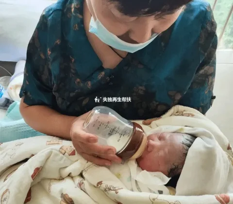 广东清远李霞（60岁生男婴）