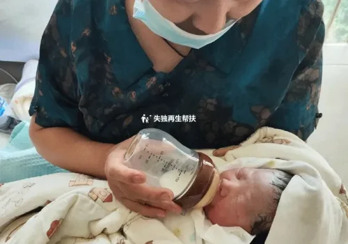 广东清远李霞（60岁生男婴）