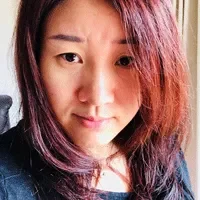 父亲早逝后女儿只能从他人口中认识他，仍选择珍惜家人