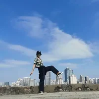 父亲和哥哥都突然离世，留下的人只能带着思念生活